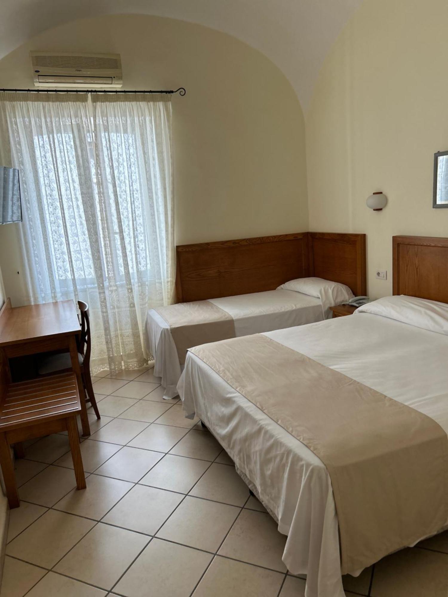 Hotel Da Raffaele 이스키아 객실 사진